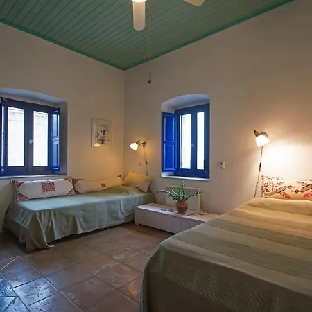 Pitsinades Guest house *