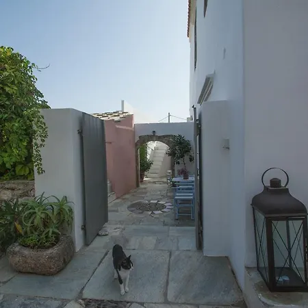 Pitsinades بيت ضيافة