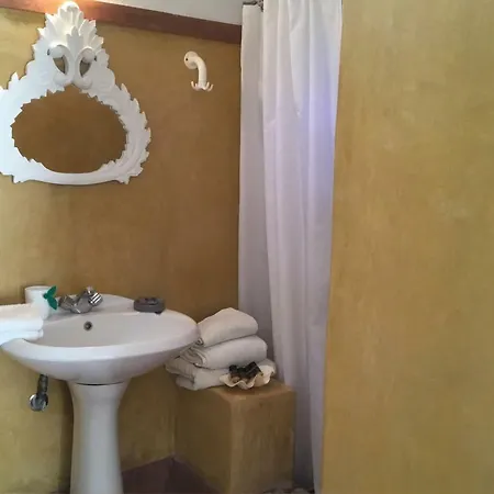 Pitsinades بيت ضيافة